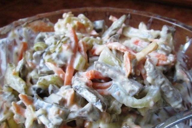Печеночный салат: подбор ингредиентов и рецепты приготовления
